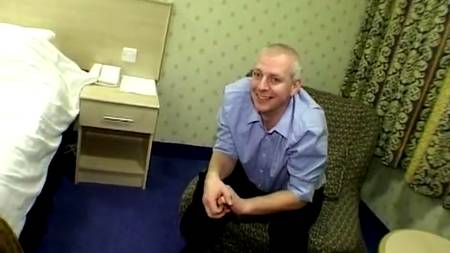 Брюнетка доступна во все дырки