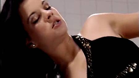 Сексоголичка в клинике занимается лечебным сексом