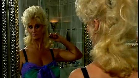 Приключения большегрудых блондинок