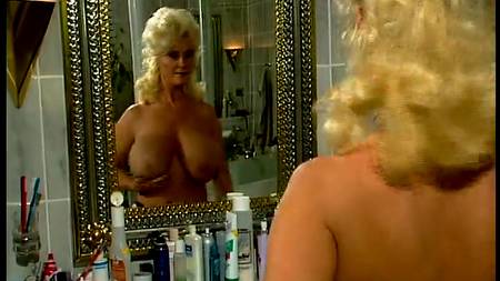 Приключения большегрудых блондинок