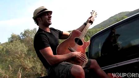 Испанцы балуют аналом в кузове пикапа