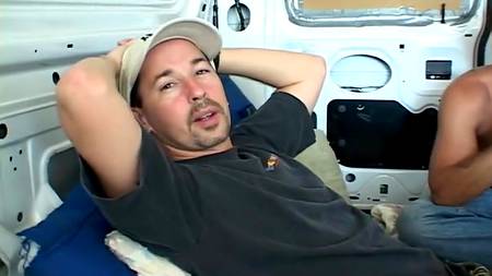 Сняли девку на троих и поимели в микроавтобусе