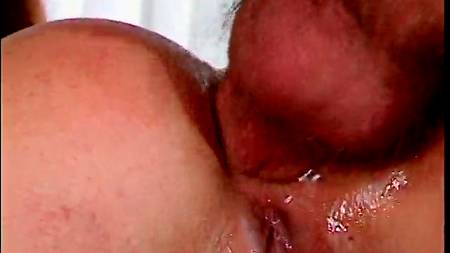 Достал член из задницы и спустил на подругу