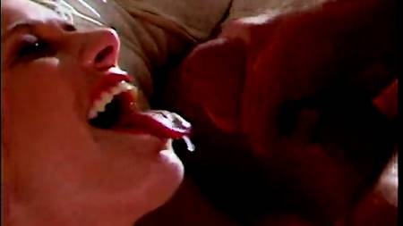 Достал член из задницы и спустил на подругу