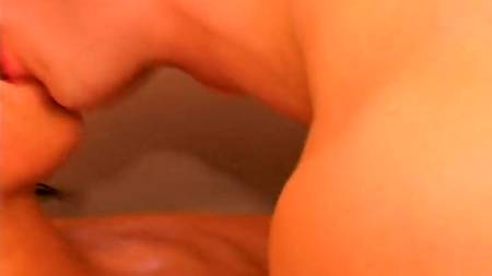 Телка трахнула страпоном своего бойфренда