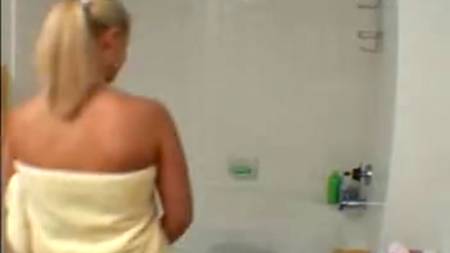 Девочка мастурбирует и кончает