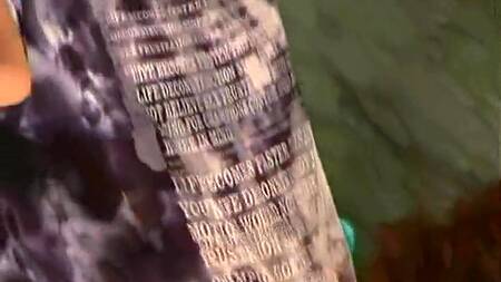 Пацан застает мать в ванной за за дрочкой и трахает её