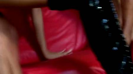 Брюнетку натянули одновременно на два инструмента