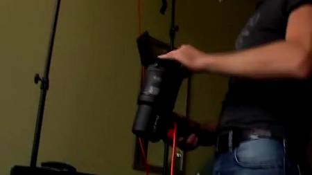 Гибкая девочка дает в невероятных позах