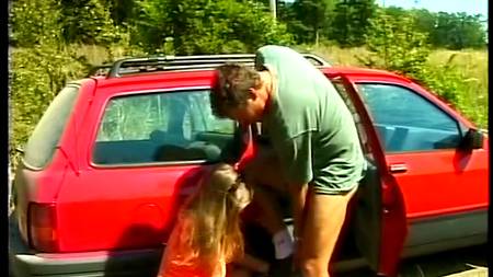 Сбила мужика и оказала первую помощь