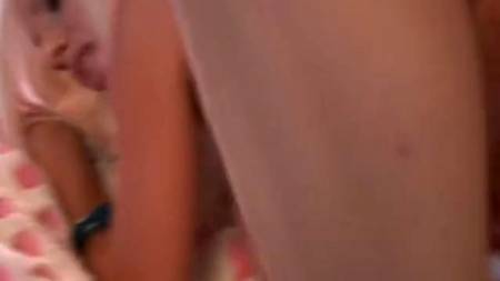 У девки буфера - просто блеск, и трахается отменно