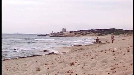 Блондинка спасла утопленника сексуальным методом