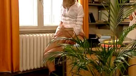 Анальный секс с начальницей