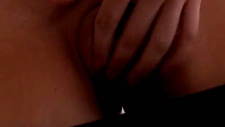 Трахает себя чупа-чупсом