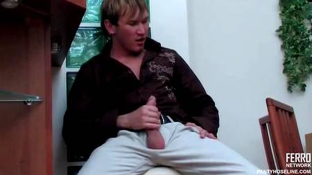 Танец на столе - неплохая прелюдия к сексу