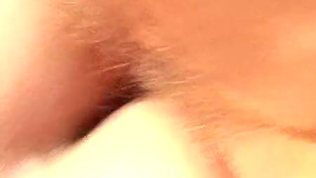 Двое ловеласов приласкали грудастую пляжницу