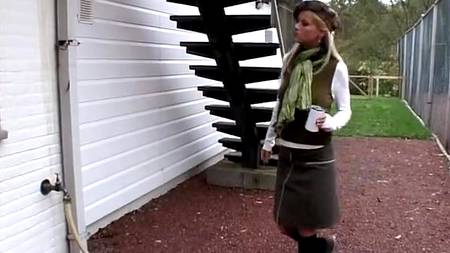 Блондинка обожает секс и деньги