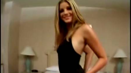 Блондинка хочет все и сразу