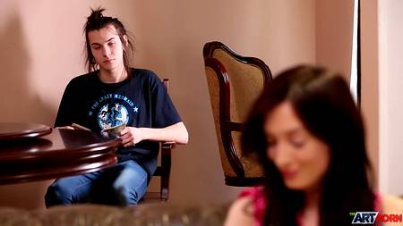 Красивая молодуха доставляет бойфренду в постели нереальное удовольствие