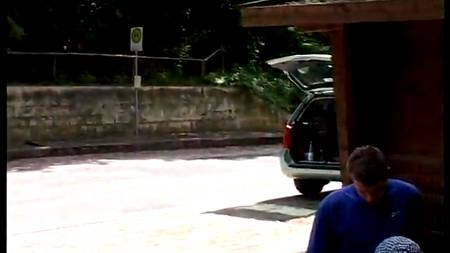 Парень поехал на огород и прихватил с собой подружку