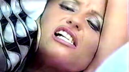 Самый большой дилдо в жизни блондинки