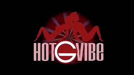 Телка вылизала свои соки после оргазма