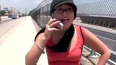 Милую студентку парень жестко ебет у себя дома