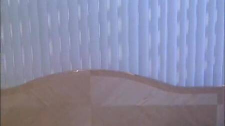 Худая падчерица жарко ебется с отчимом пока мать спит