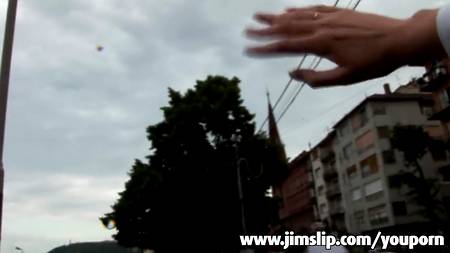 Очкастая бестия страстно дает