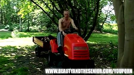 Секс на тракторе