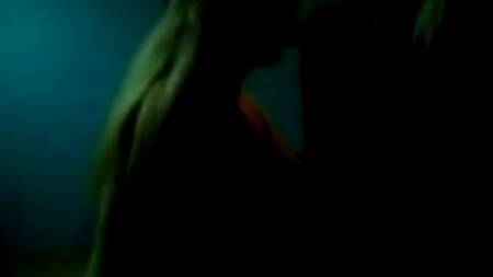 Двое в масках устроили домашнюю порнушку