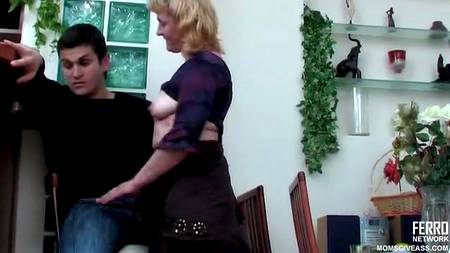 Снял в баре прикольную тетку для секса