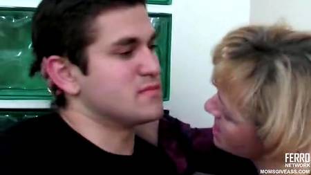 Снял в баре прикольную тетку для секса