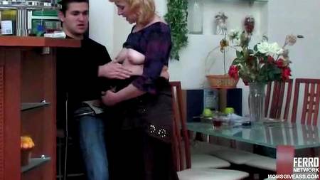 Снял в баре прикольную тетку для секса