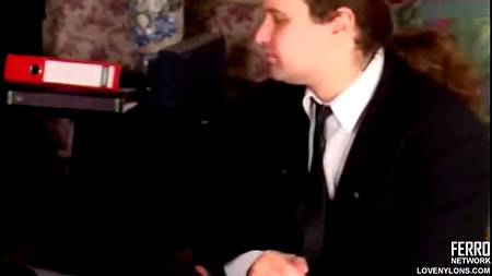 Девушка отдалась лучшему другу своего делового муженька