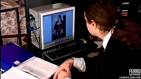 Девушка отдалась лучшему другу своего делового муженька