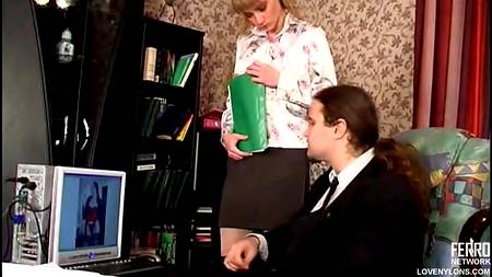 Девушка отдалась лучшему другу своего делового муженька