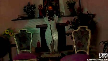 Русские супруги решили немножко пошалить перед сном