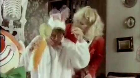 Парень подсматривает за соседями, которые творят разврат