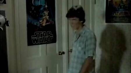 Парень подсматривает за соседями, которые творят разврат