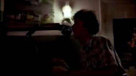 Парень подсматривает за соседями, которые творят разврат