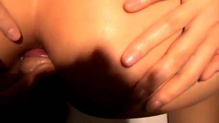 Аккуратно распечатал попку жены