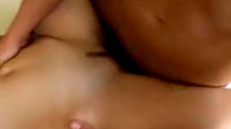 Много мужиков долбят девку и спускают ей в рот