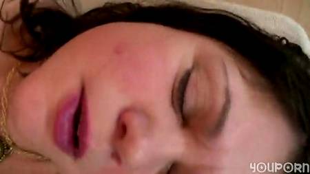 Долбит тетку, аж пыль стоит