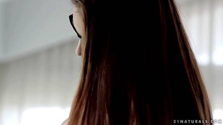 Няшная краля наслаждается красивым сексом с любимым мужчиной