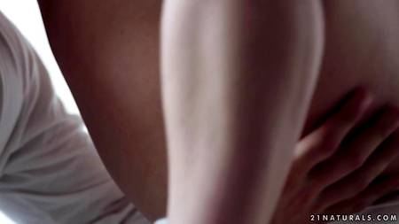 Няшная краля наслаждается красивым сексом с любимым мужчиной