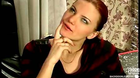 Соблазнила подружку страпоном