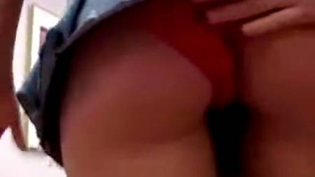 Целующиеся подруги