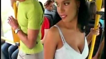 Публичный трах в автобусе