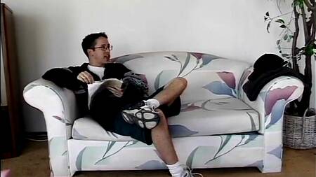 Парень перед свадьбой отца трахает его страстную невесту